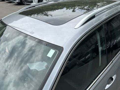 Certified 2023 Volkswagen Tiguan SE w/ Panoramic Sunroof Package FWD image 11