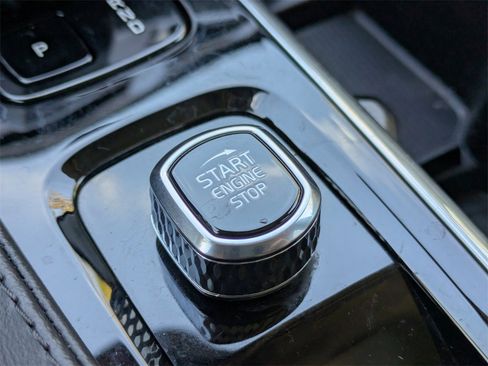 Used 2025 Volvo XC90 B6 Plus image 45