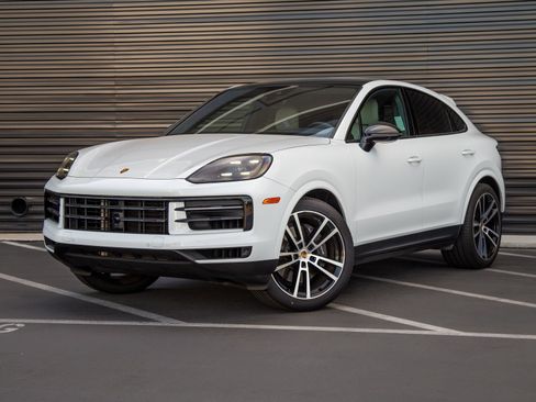 Certified 2024 Porsche Cayenne Coupe AWD/4WD image 1