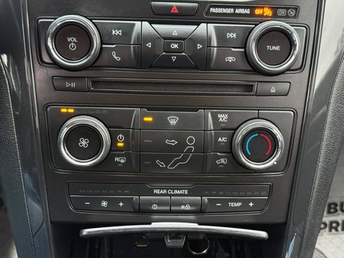 Used 2017 Ford Explorer XLT image 30