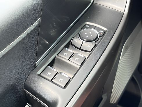 Used 2025 Ford F150 Lariat AWD/4WD image 25