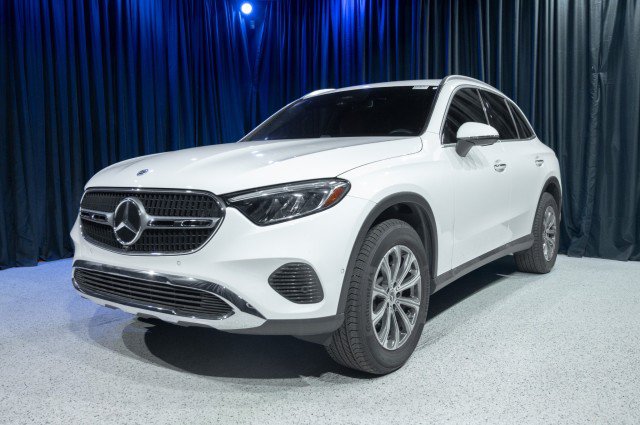 Certified 2026 Mercedes-Benz GLC 300 image 1