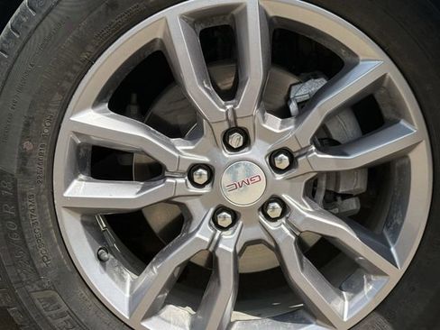 Used 2024 GMC Terrain SLT FWD image 9