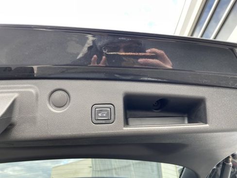 Used 2022 Chevrolet Equinox RS w/ Infotainment Package image 33