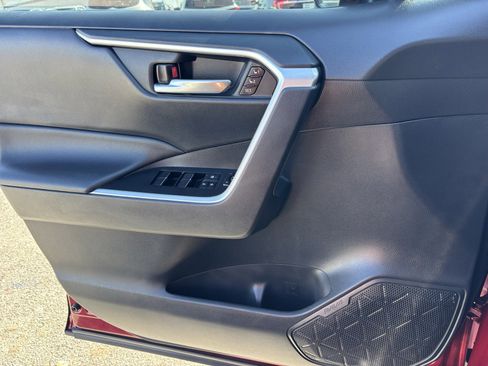 Used 2021 Toyota RAV4 XLE Premium image 5