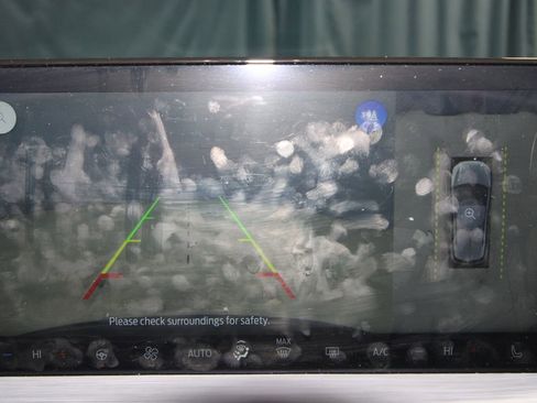 Used 2025 Ford Escape SE w/ PHEV Premium Package image 17