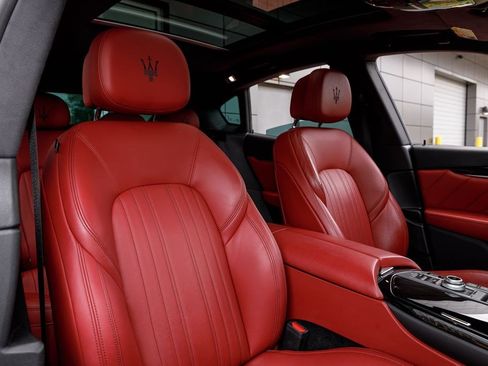 Certified 2022 Maserati Levante GT AWD/4WD image 13