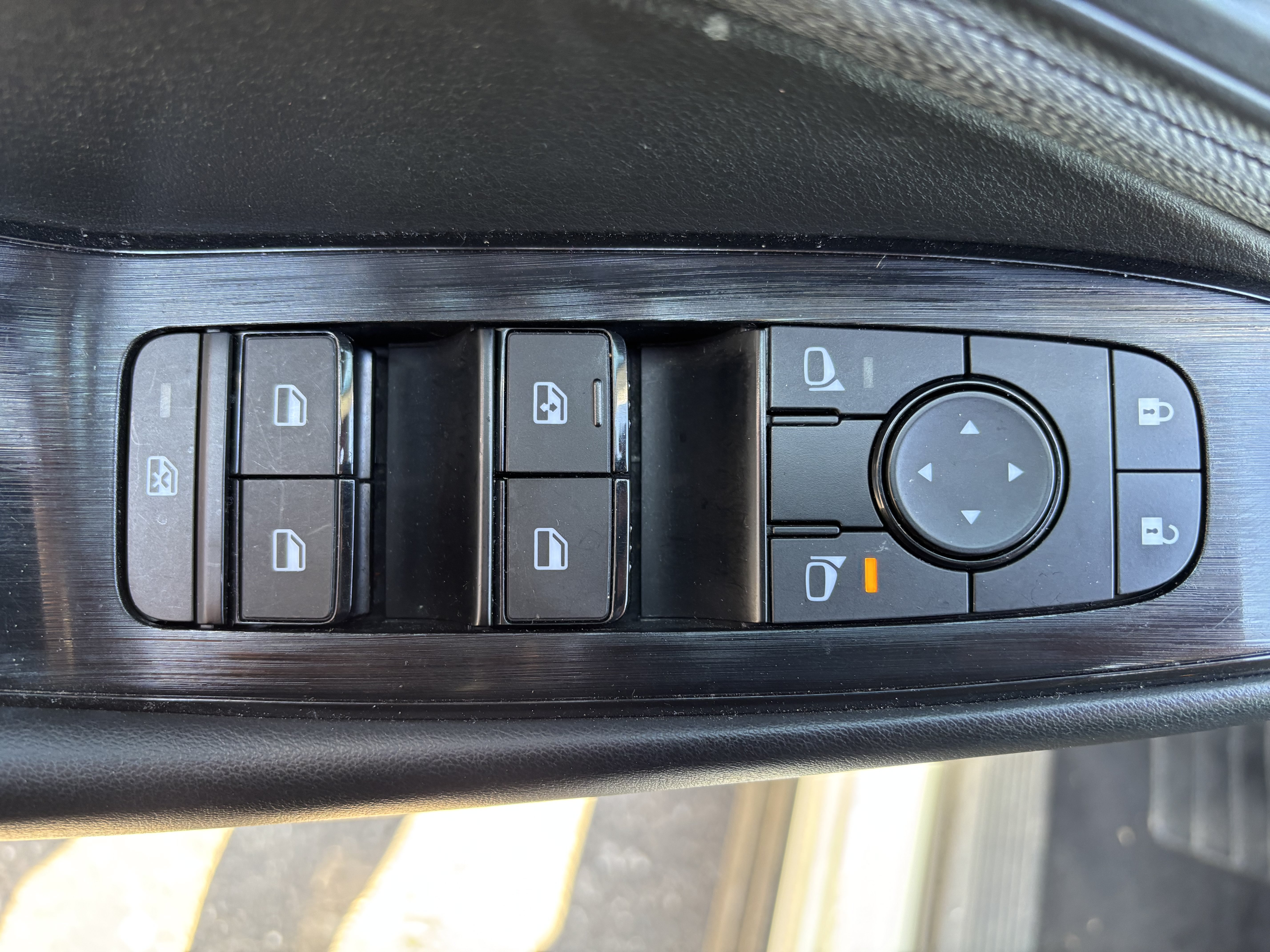 Used 2023 Nissan Rogue S AWD/4WD image 17