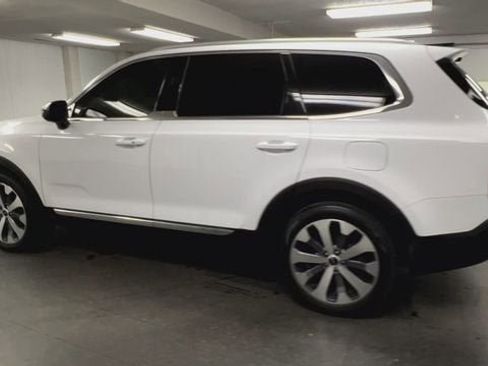 Used 2022 Kia Telluride EX w/ EX Premium Package image 6