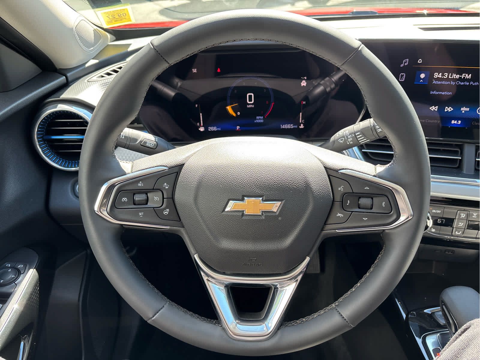 Used 2024 Chevrolet Trax LT w/ LT Convenience Package FWD image 11