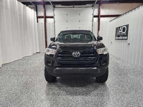 Used 2018 Toyota Tacoma SR w/ SR Convenience Package image 2
