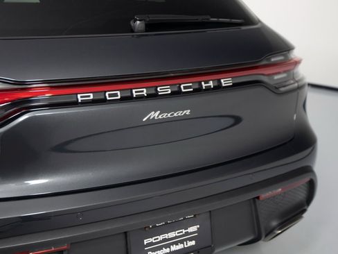 Certified 2025 Porsche Macan image 37