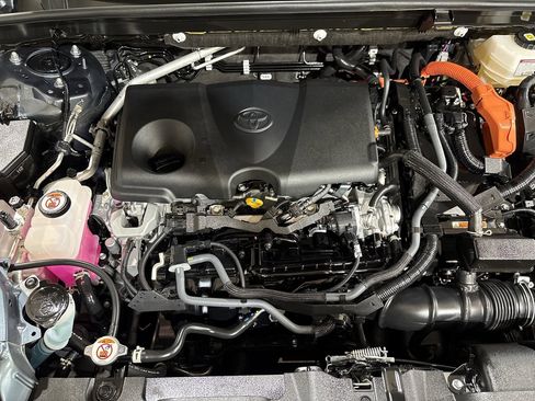 Certified 2024 Toyota Venza LE image 26