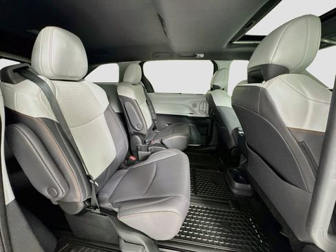 Used 2024 Toyota Sienna XSE AWD/4WD image 29