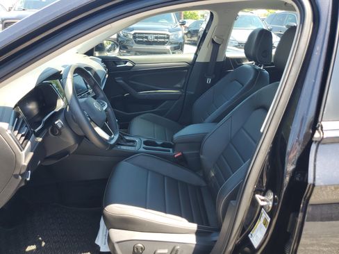 Certified 2022 Volkswagen Jetta SE FWD image 23