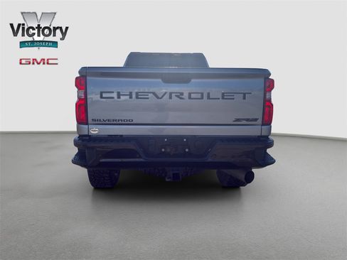 Used 2024 Chevrolet Silverado 2500 ZR2 w/ Technology Package image 13