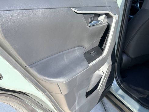 Used 2021 Toyota RAV4 XLE image 18