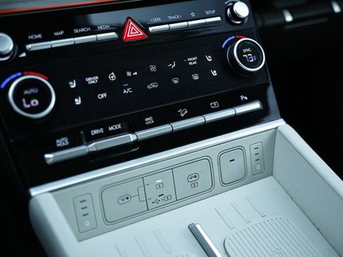 Certified 2025 Hyundai Santa Fe Calligraphy image 40