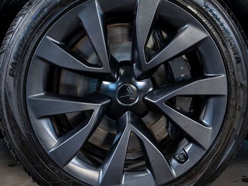 Used 2022 Tesla Model X Plaid image 10