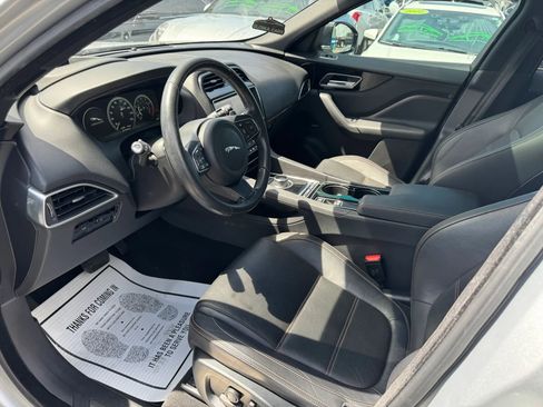 Used 2017 Jaguar F-PACE Prestige image 11