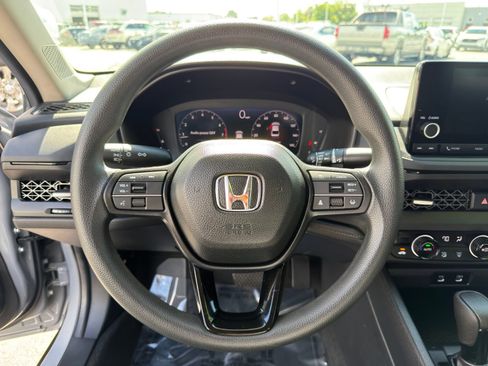 Used 2025 Honda Accord SE image 15