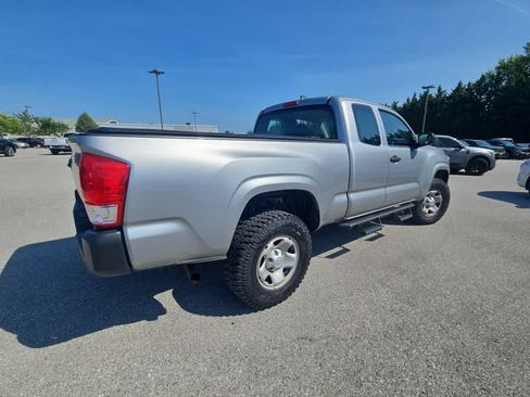 Used 2017 Toyota Tacoma SR RWD image 5