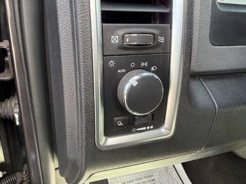 Used 2017 RAM 1500 Classic SLT AWD/4WD image 19