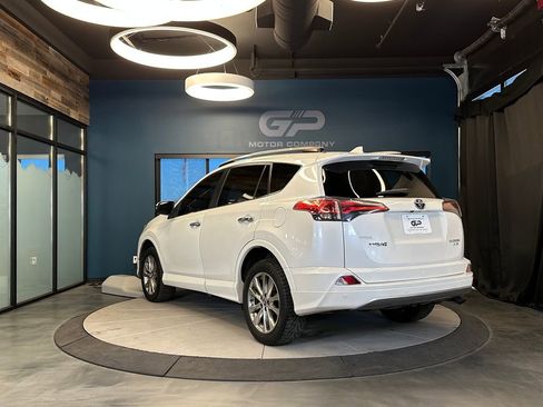 Used 2017 Toyota RAV4 Platinum image 5