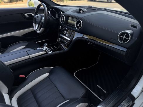 Used 2015 Mercedes-Benz SL 550 image 22