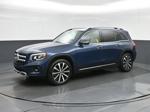 Used 2022 Mercedes-Benz GLB 250 4MATIC image 3