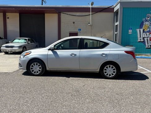 Used 2018 Nissan Versa SV image 6