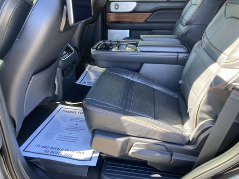 Used 2022 Lincoln Navigator Black Label image 17