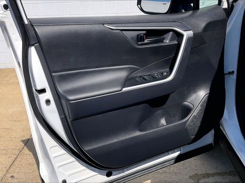 Used 2025 Toyota RAV4 LE AWD/4WD image 27