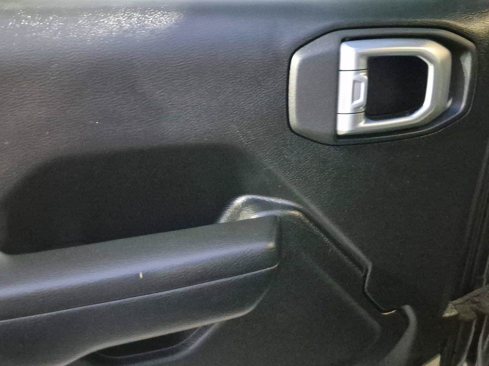 Used 2024 Jeep Wrangler Unlimited AWD/4WD image 17