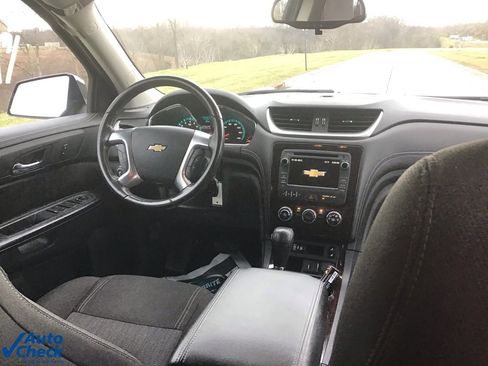 Used 2017 Chevrolet Traverse LT image 24