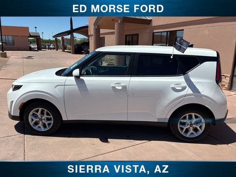 Used 2025 Kia Soul LX FWD image 5