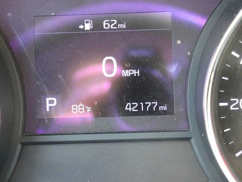 Used 2019 Kia Sedona L FWD image 11