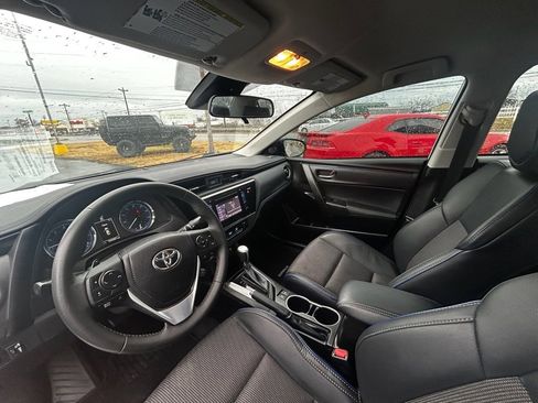 Used 2017 Toyota Corolla SE image 13