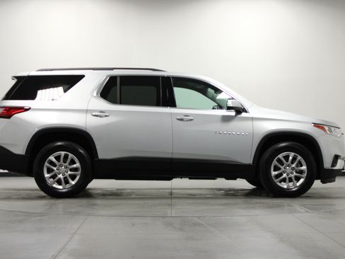 Used 2020 Chevrolet Traverse LT FWD image 3