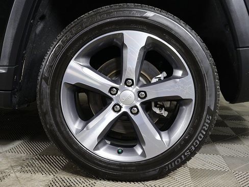 Used 2023 Jeep Grand Cherokee L Limited image 23