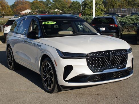 Used 2024 Lincoln Nautilus Reserve w/ Equipment Group 203A image 24