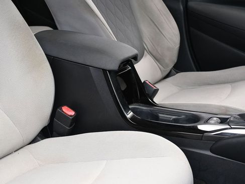 Used 2020 Toyota Corolla LE image 38