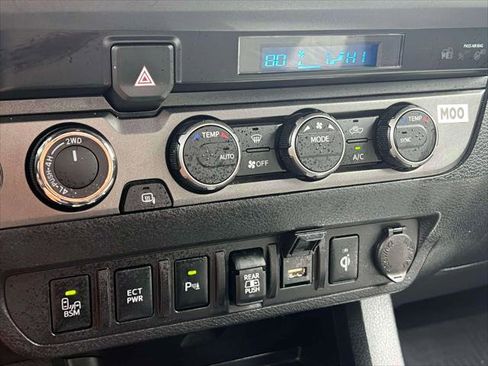 Certified 2022 Toyota Tacoma TRD Sport w/ Technology Package AWD/4WD image 32