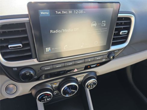 Certified 2025 Hyundai Venue SEL image 24