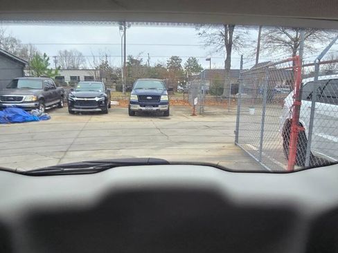 Used 2024 Chrysler Pacifica Touring-L image 19