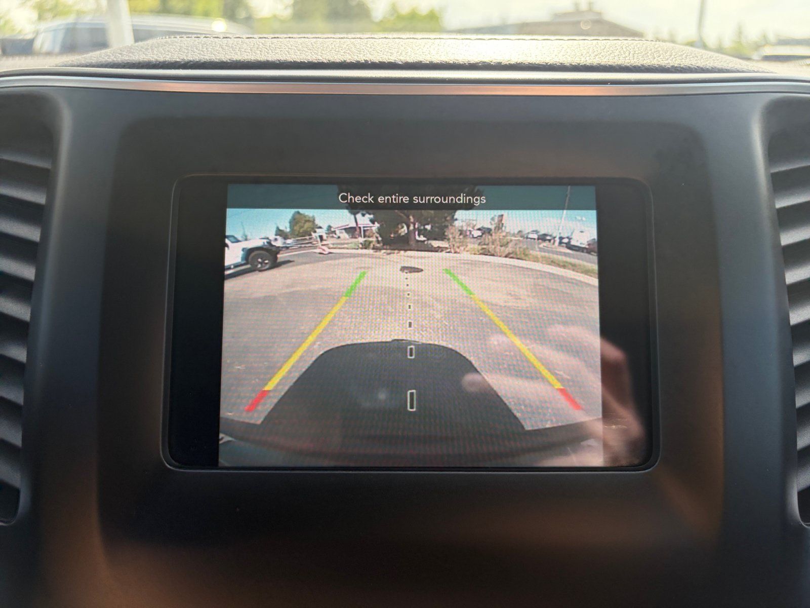 Used 2019 Jeep Cherokee Latitude Plus w/ Cold Weather Group AWD/4WD image 25