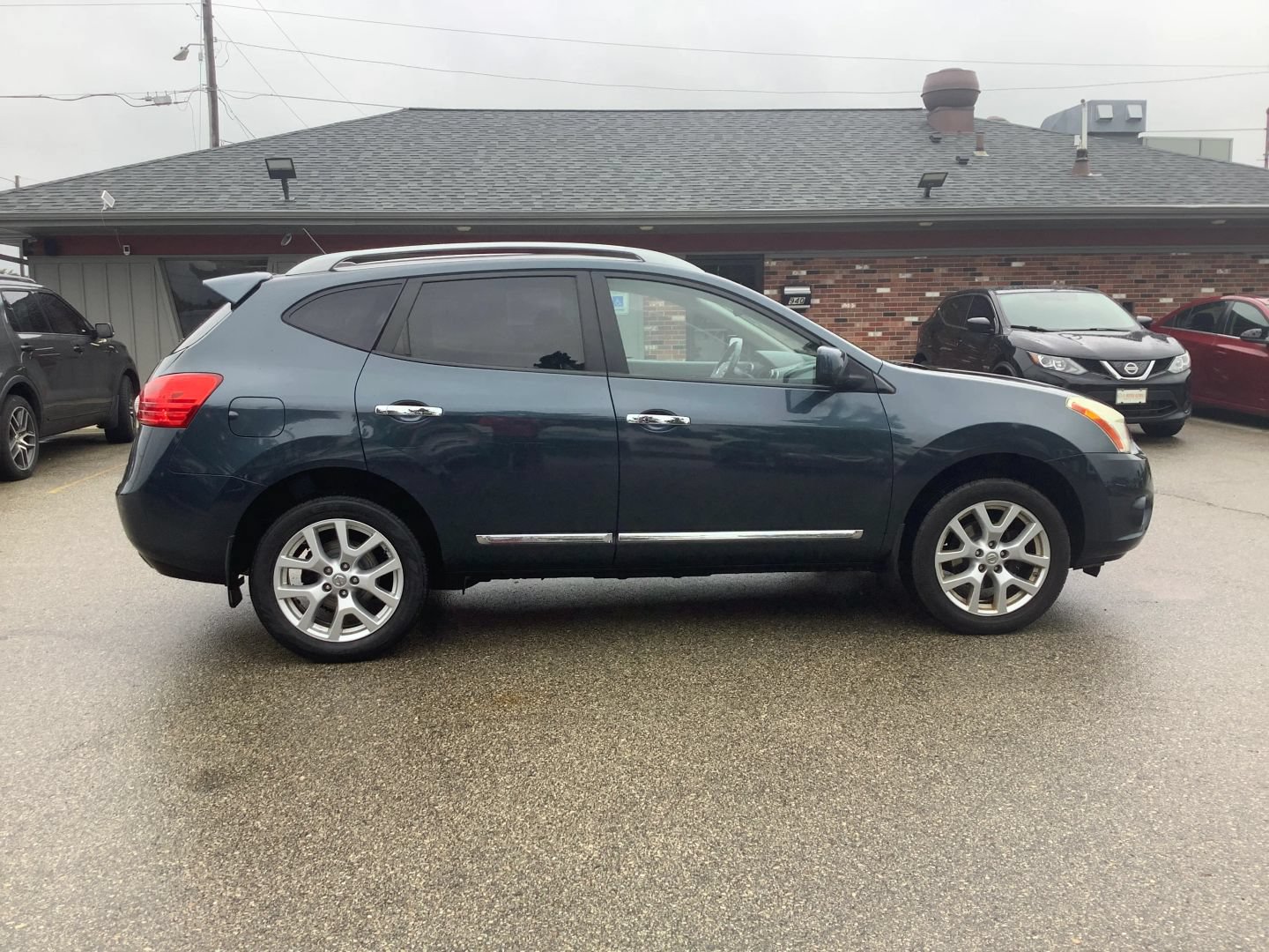 Used 2013 Nissan Rogue SL AWD/4WD image 10