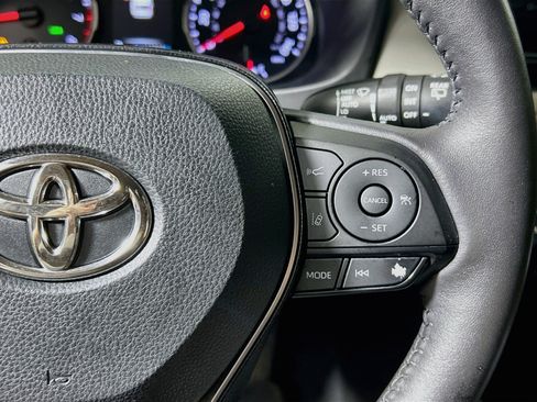 Used 2021 Toyota RAV4 XLE Premium FWD image 18