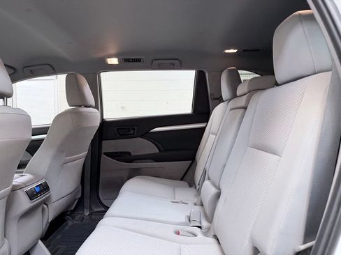 Used 2019 Toyota Highlander LE w/ Protection Package #3 AWD/4WD image 21