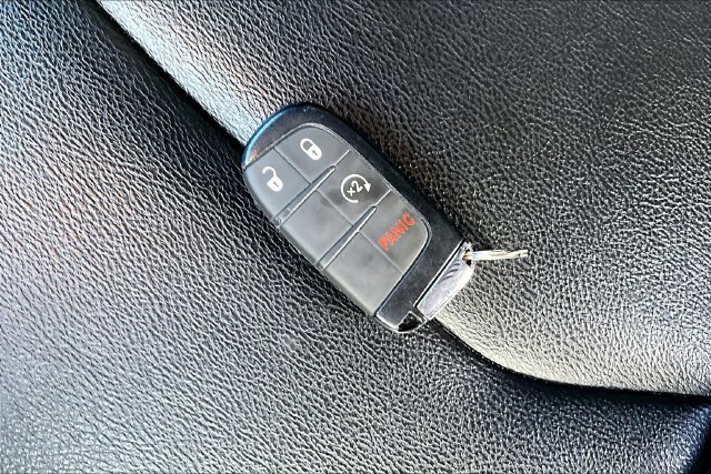 Used 2025 Jeep Compass Limited AWD/4WD image 11